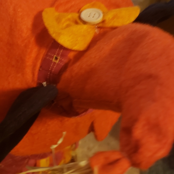 20-inch Minnie Mouse scarecrow decoration  - Picture 12 of 12